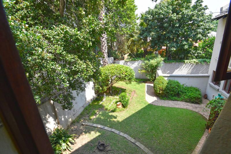 4 Bedroom Property for Sale in Benmore Gardens Gauteng