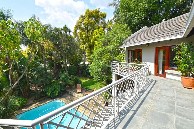 4 Bedroom Property for Sale in Benmore Gardens Gauteng