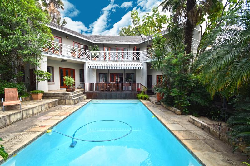 4 Bedroom Property for Sale in Benmore Gardens Gauteng