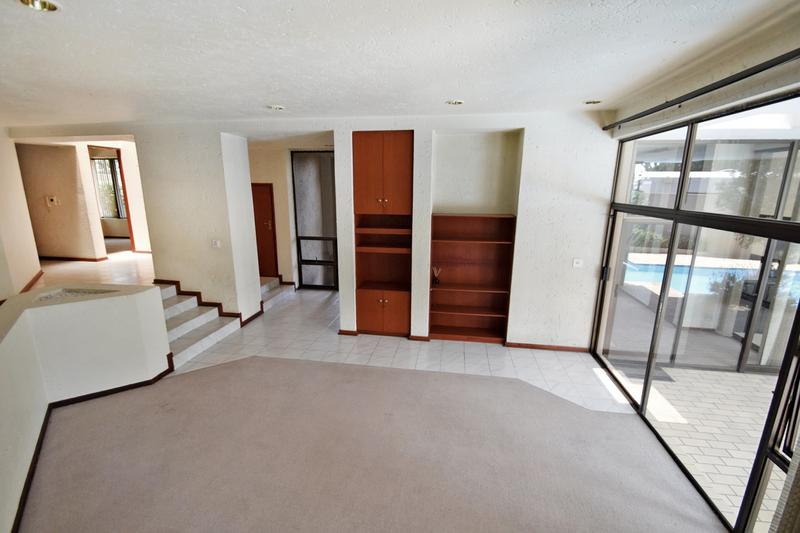 4 Bedroom Property for Sale in Benmore Gardens Gauteng