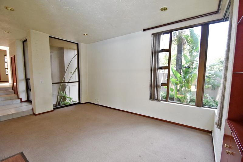 4 Bedroom Property for Sale in Benmore Gardens Gauteng