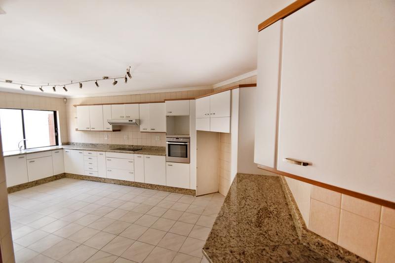 4 Bedroom Property for Sale in Benmore Gardens Gauteng