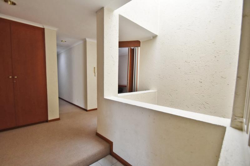 4 Bedroom Property for Sale in Benmore Gardens Gauteng