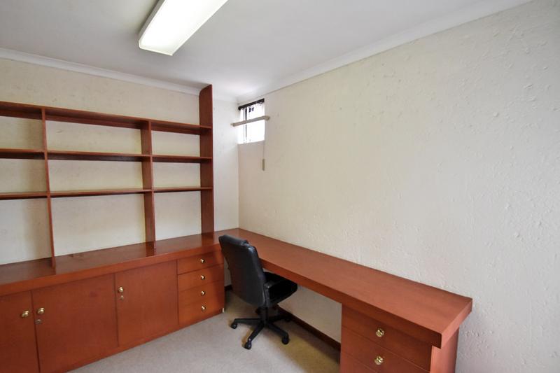 4 Bedroom Property for Sale in Benmore Gardens Gauteng