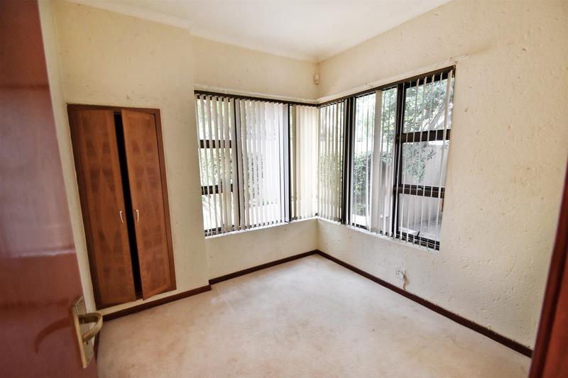 4 Bedroom Property for Sale in Benmore Gardens Gauteng