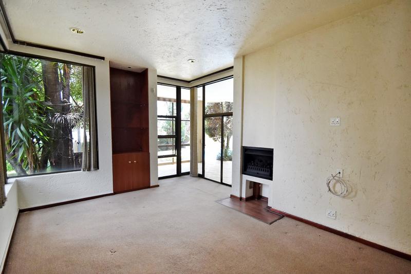 4 Bedroom Property for Sale in Benmore Gardens Gauteng