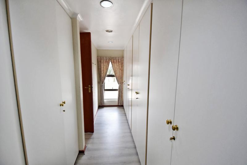 4 Bedroom Property for Sale in Benmore Gardens Gauteng