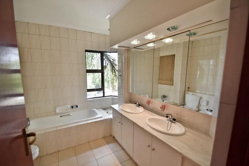 4 Bedroom Property for Sale in Benmore Gardens Gauteng