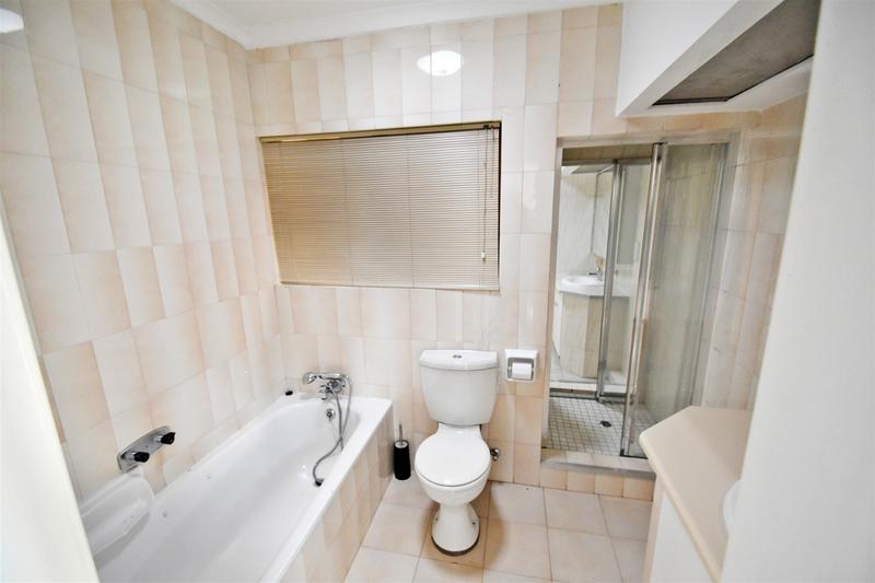 4 Bedroom Property for Sale in Benmore Gardens Gauteng