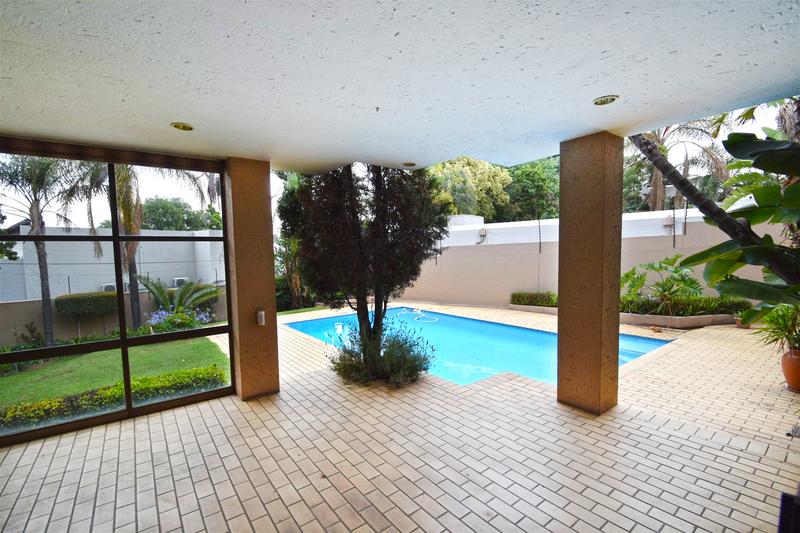 4 Bedroom Property for Sale in Benmore Gardens Gauteng