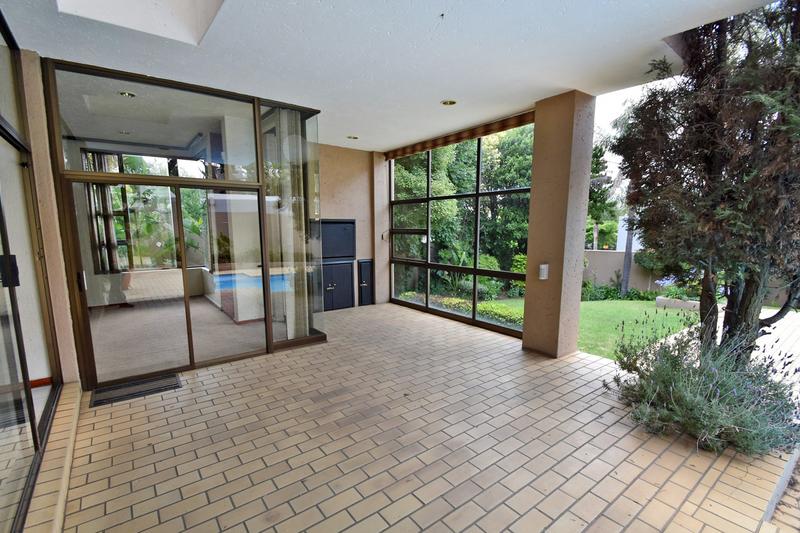 4 Bedroom Property for Sale in Benmore Gardens Gauteng