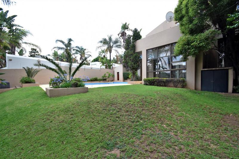 4 Bedroom Property for Sale in Benmore Gardens Gauteng