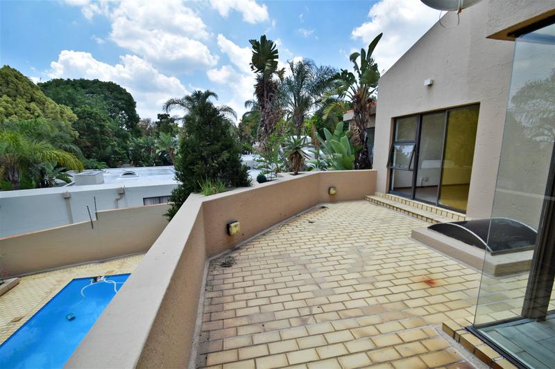 4 Bedroom Property for Sale in Benmore Gardens Gauteng