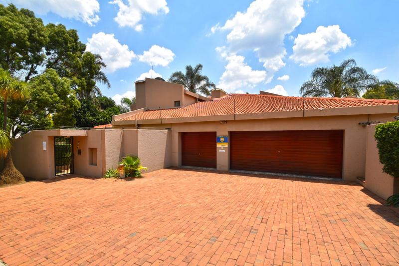 4 Bedroom Property for Sale in Benmore Gardens Gauteng