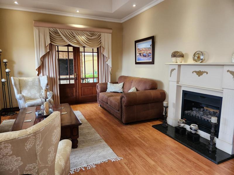 5 Bedroom Property for Sale in Moreleta Park Gauteng