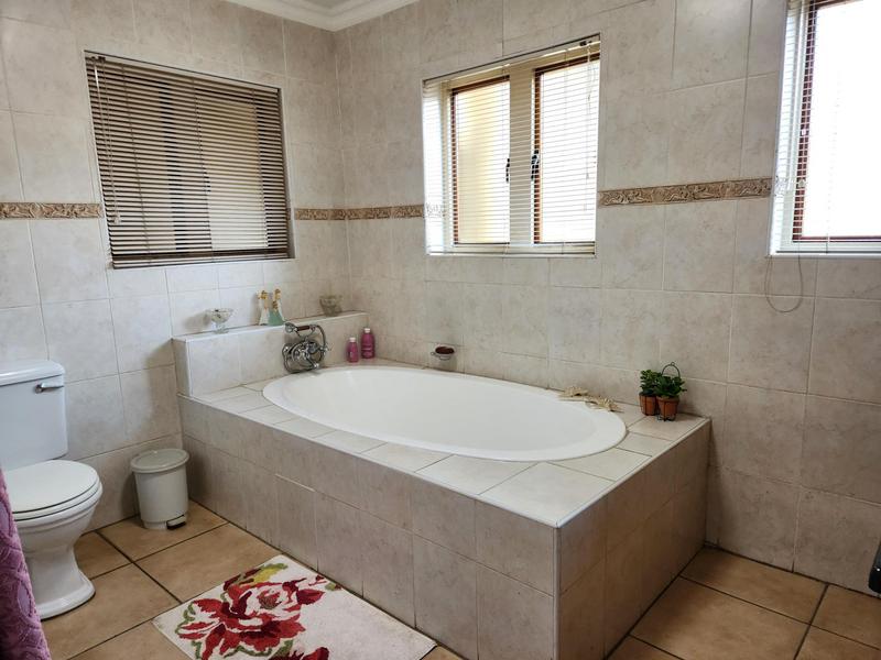 5 Bedroom Property for Sale in Moreleta Park Gauteng