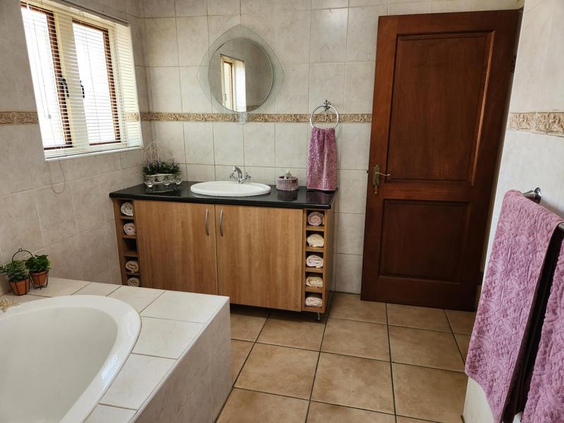 5 Bedroom Property for Sale in Moreleta Park Gauteng