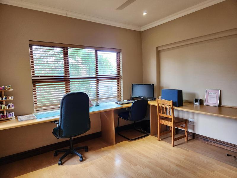 5 Bedroom Property for Sale in Moreleta Park Gauteng