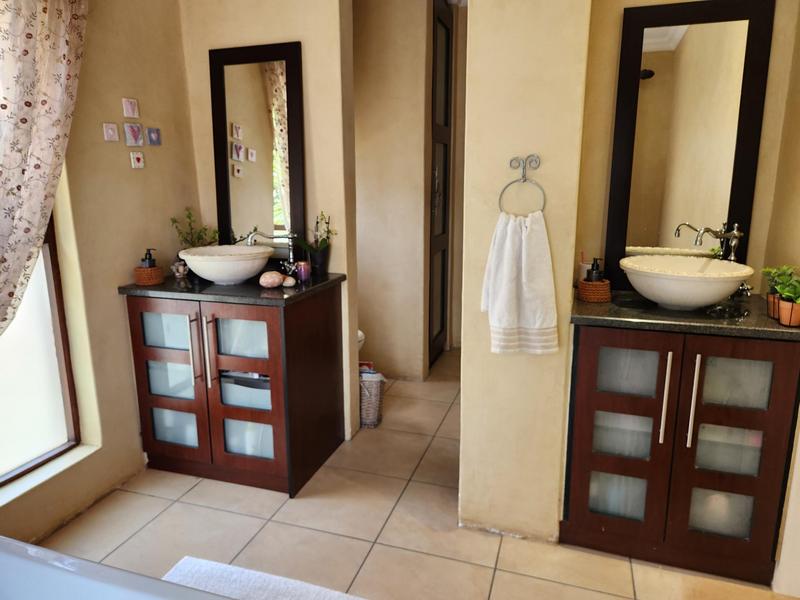 5 Bedroom Property for Sale in Moreleta Park Gauteng