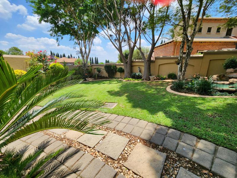 5 Bedroom Property for Sale in Moreleta Park Gauteng