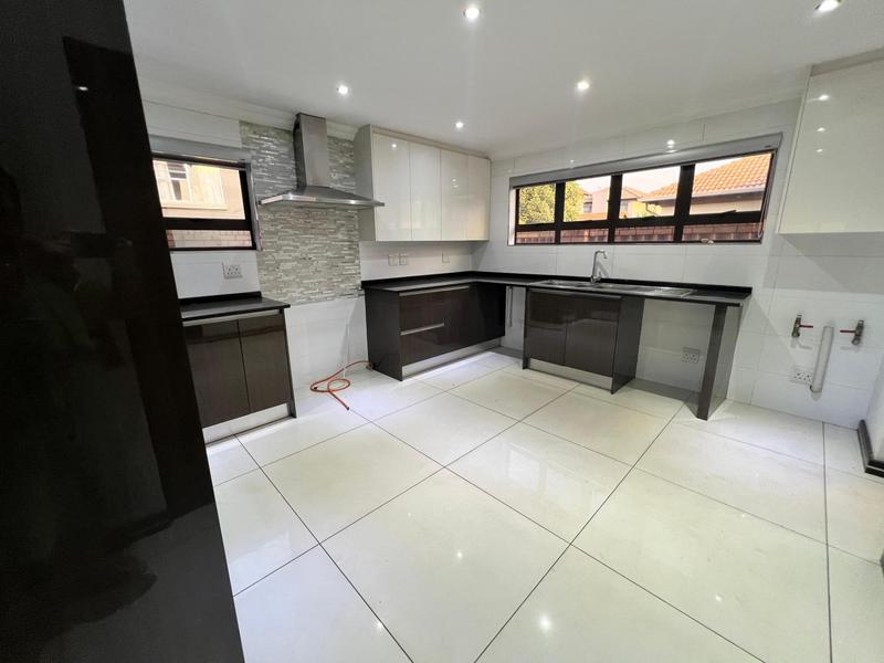 To Let 4 Bedroom Property for Rent in Raslouw Gardens Gauteng