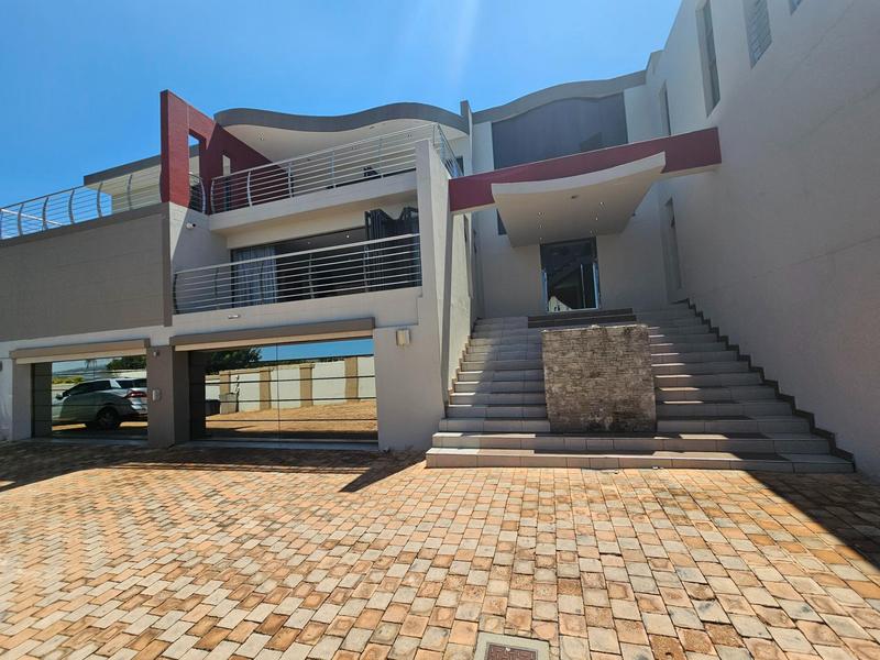 8 Bedroom Property for Sale in Waterkloof Ridge Gauteng