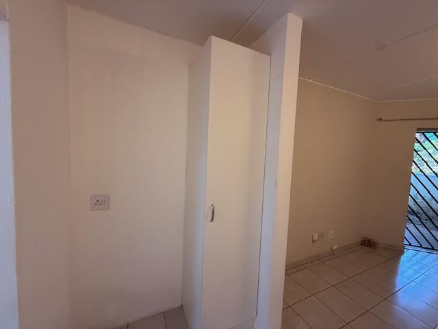 To Let 1 Bedroom Property for Rent in Bryanston Gauteng