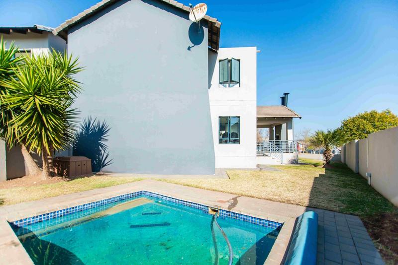 To Let 4 Bedroom Property for Rent in Copperleaf Estate Gauteng