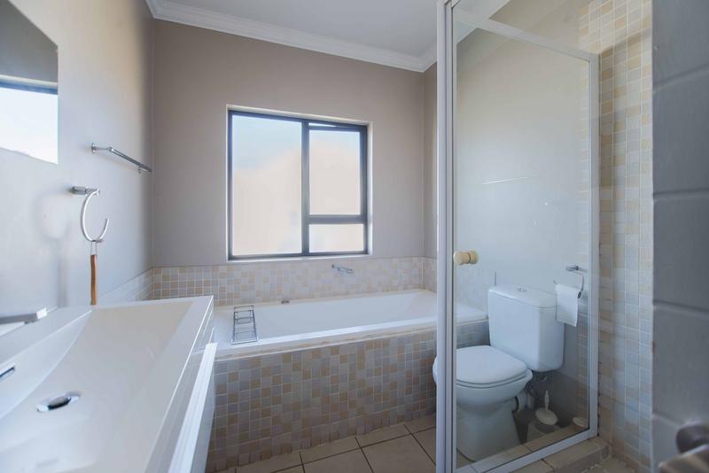 To Let 4 Bedroom Property for Rent in Copperleaf Estate Gauteng