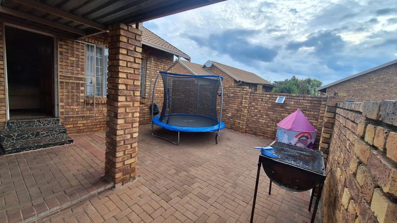 To Let 2 Bedroom Property for Rent in Rooihuiskraal North Gauteng