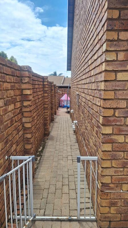 To Let 2 Bedroom Property for Rent in Rooihuiskraal North Gauteng