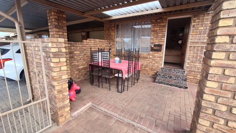 To Let 2 Bedroom Property for Rent in Rooihuiskraal North Gauteng