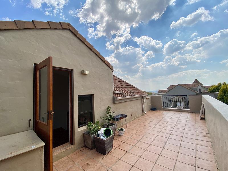 2 Bedroom Property for Sale in Lonehill Gauteng