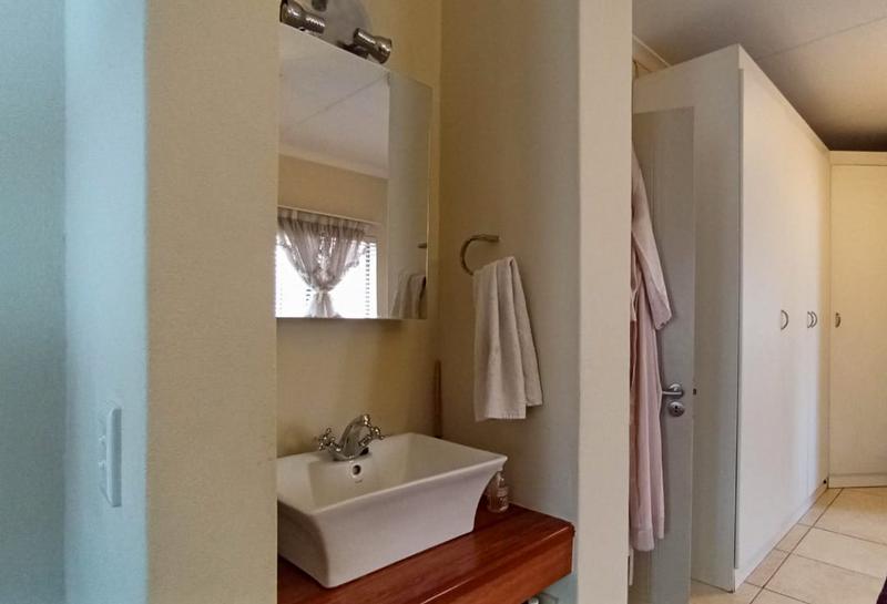 2 Bedroom Property for Sale in Beverley Gauteng