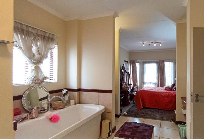 2 Bedroom Property for Sale in Beverley Gauteng