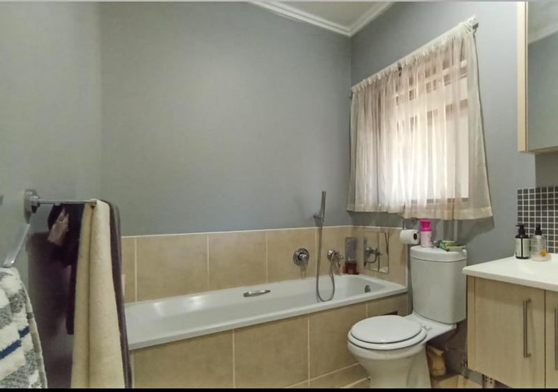 1 Bedroom Property for Sale in Beverley Gauteng