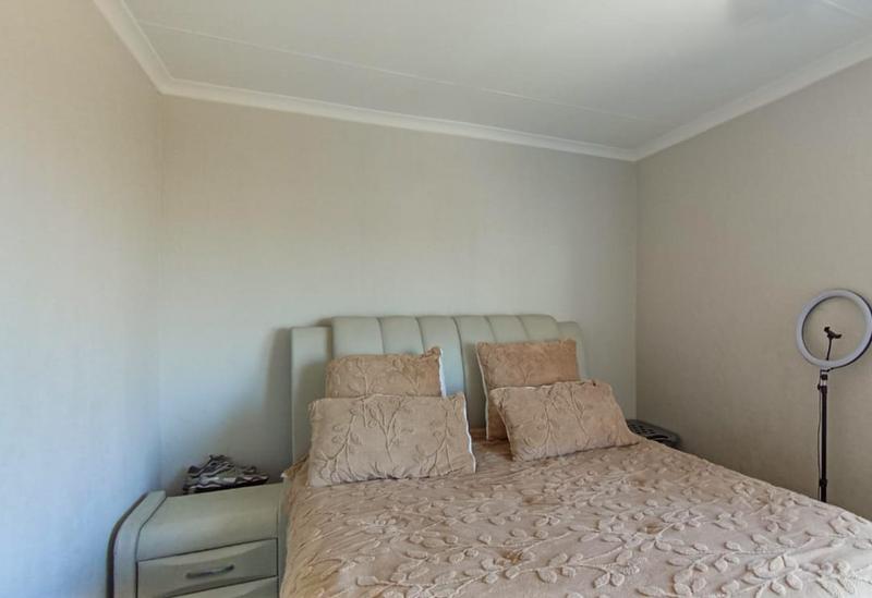2 Bedroom Property for Sale in Broadacres Gauteng