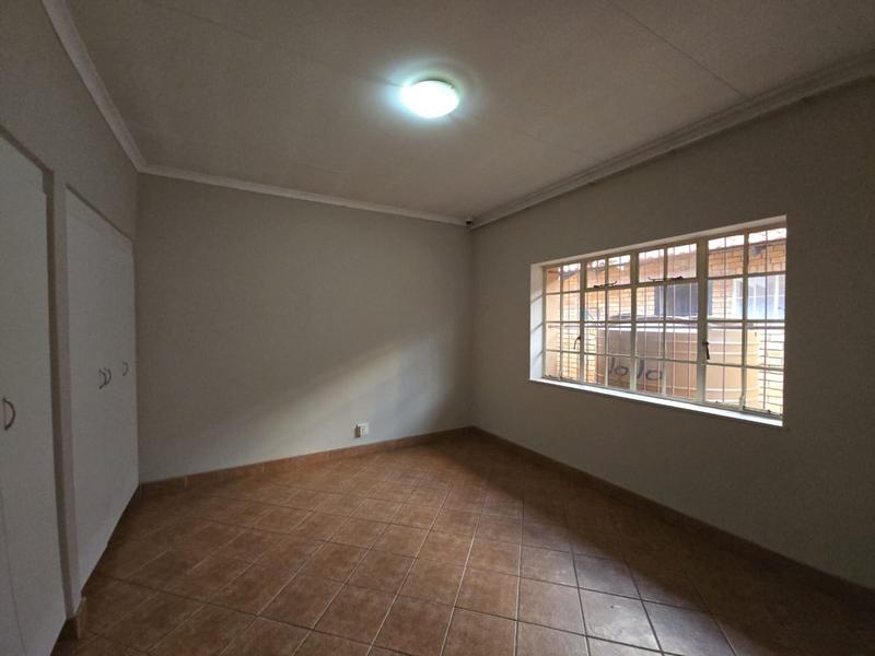 To Let 3 Bedroom Property for Rent in Greenhills Gauteng