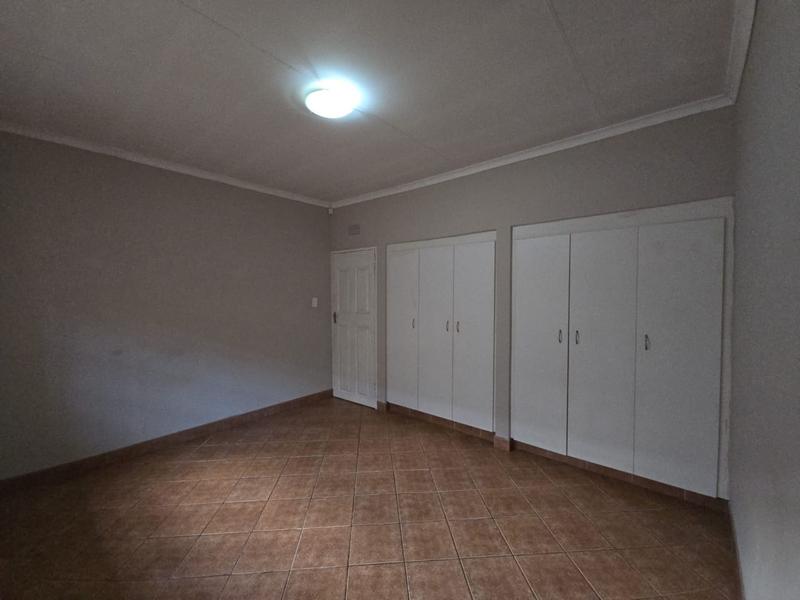 To Let 3 Bedroom Property for Rent in Greenhills Gauteng