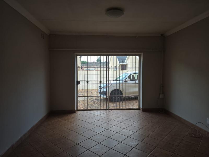 To Let 3 Bedroom Property for Rent in Greenhills Gauteng