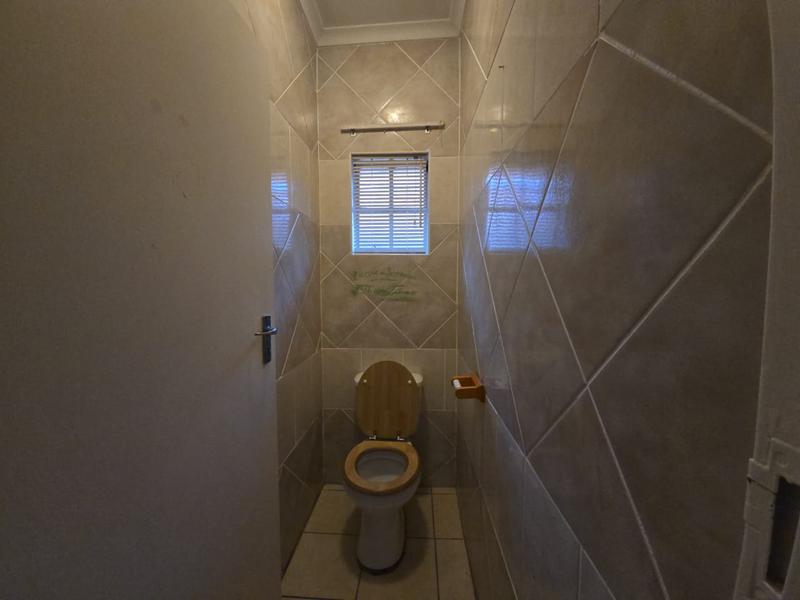 To Let 3 Bedroom Property for Rent in Greenhills Gauteng