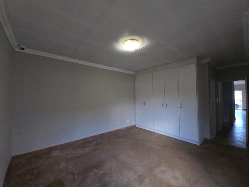 To Let 3 Bedroom Property for Rent in Greenhills Gauteng