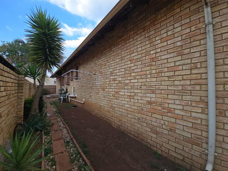 3 Bedroom Property for Sale in Greenhills Gauteng