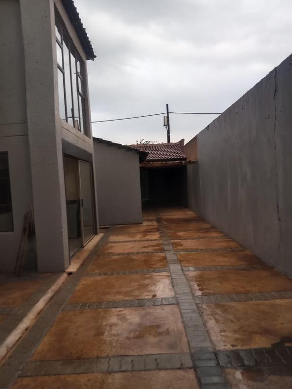 6 Bedroom Property for Sale in Soshanguve East Gauteng