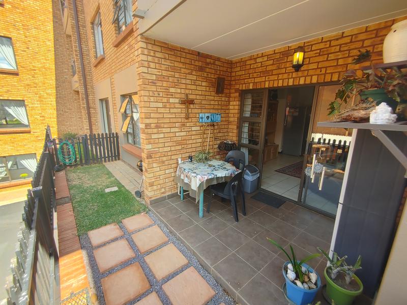 To Let 1 Bedroom Property for Rent in Featherbrooke Estate Gauteng