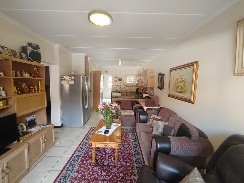 To Let 1 Bedroom Property for Rent in Featherbrooke Estate Gauteng