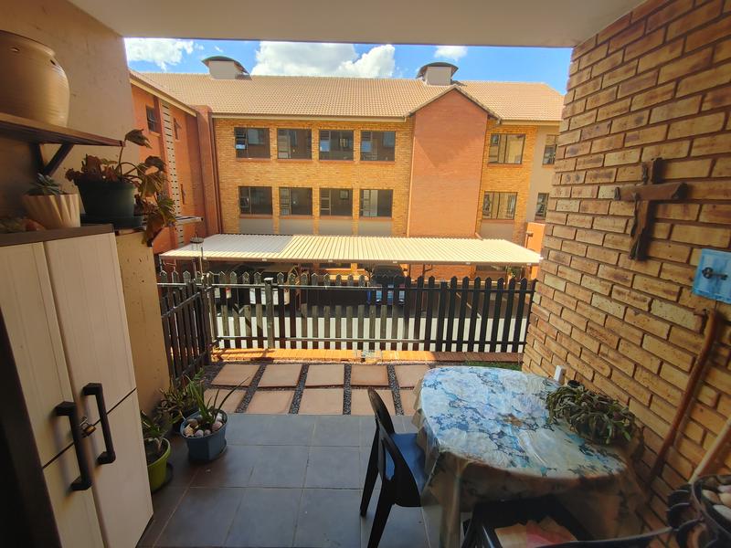 To Let 1 Bedroom Property for Rent in Featherbrooke Estate Gauteng
