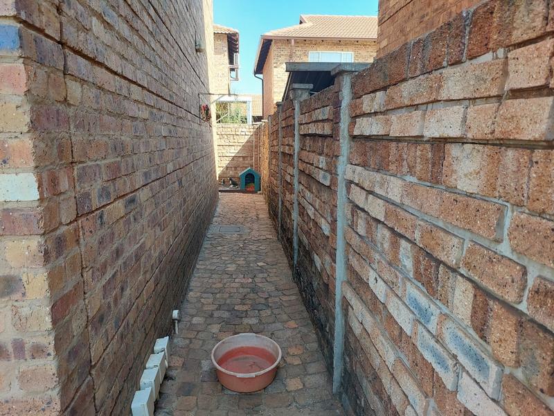 2 Bedroom Property for Sale in Annlin Gauteng