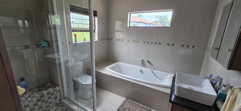 4 Bedroom Property for Sale in Rose Acres Estate Gauteng