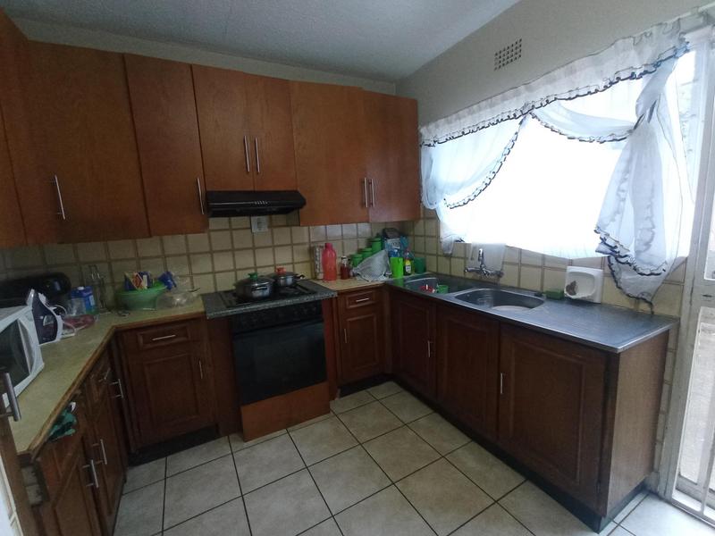 To Let 3 Bedroom Property for Rent in Florida Lake Gauteng